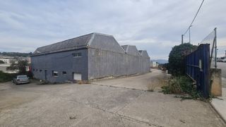Industrial building in Carrer la pedrosa 37. Nave industrial y terreno adyacente en venta