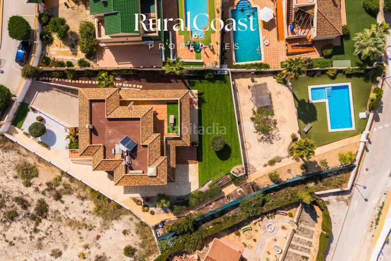 Foto 1156f200-dac5-4d0d-9636-9126742055b1. Chalet magnifica villa de 500m2, 1200m2 parcela, 5 habitaciones, 3 baños, sótano, calefacción, aire acondicionado y piscina. en Busot