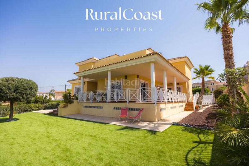 Foto 14cecb60-7e43-4e2c-88b6-97a74f9218c5. Chalet magnifica villa de 500m2, 1200m2 parcela, 5 habitaciones, 3 baños, sótano, calefacción, aire acondicionado y piscina. en Busot