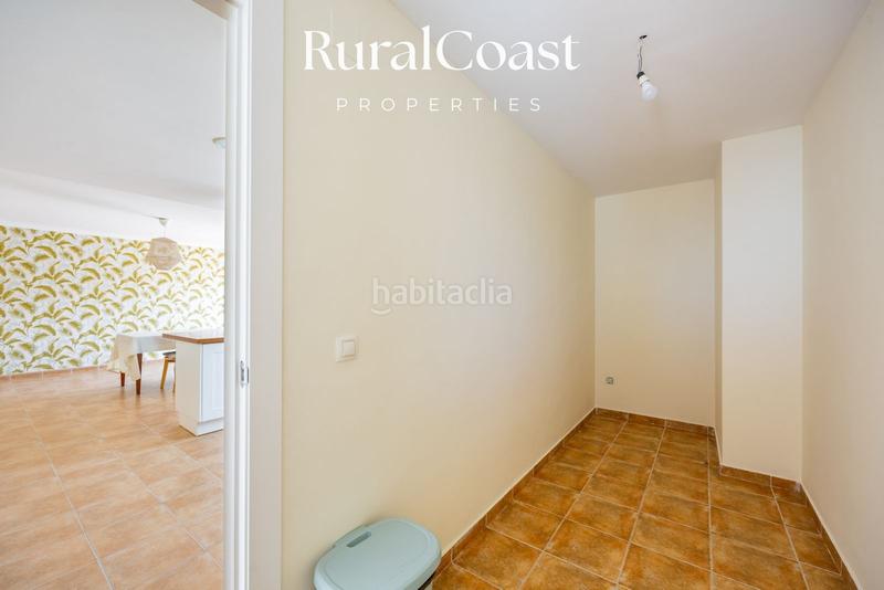 Foto 433a6a43-f030-498e-b6cb-0aa4a460a1b6. Chalet magnifica villa de 500m2, 1200m2 parcela, 5 habitaciones, 3 baños, sótano, calefacción, aire acondicionado y piscina. en Busot
