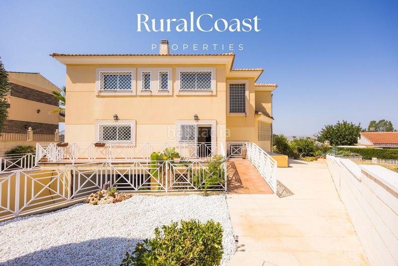 Foto e9652fe7-911a-4351-92cf-7563dc6fbffb. Chalet magnifica villa de 500m2, 1200m2 parcela, 5 habitaciones, 3 baños, sótano, calefacción, aire acondicionado y piscina. en Busot
