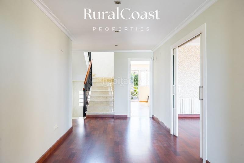 Foto 0a62fffa-742e-46b6-b5b1-5c779b309cd0. Chalet magnifica villa de 500m2, 1200m2 parcela, 6 habitaciones, 3 baños, sótano, calefacción, aire acondicionado y piscina. en Busot