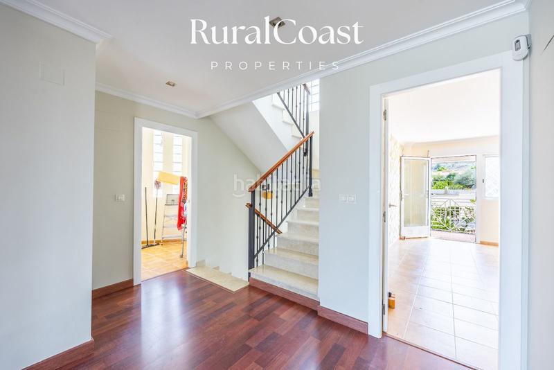 Foto 0d1b907f-5ec8-455e-bf01-18531789799e. Chalet magnifica villa de 500m2, 1200m2 parcela, 6 habitaciones, 3 baños, sótano, calefacción, aire acondicionado y piscina. en Busot