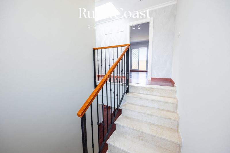 Foto 31edcb54-0274-4a28-bd3a-e19431e4f847. Chalet magnifica villa de 500m2, 1200m2 parcela, 6 habitaciones, 3 baños, sótano, calefacción, aire acondicionado y piscina. en Busot