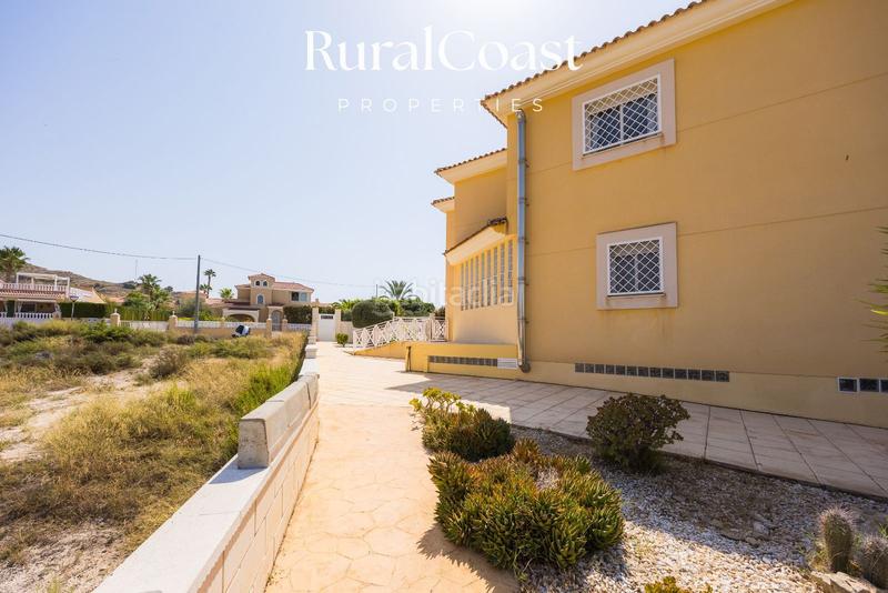 Foto 3514c91f-a125-45c8-968e-796f1b996005. Chalet magnifica villa de 500m2, 1200m2 parcela, 6 habitaciones, 3 baños, sótano, calefacción, aire acondicionado y piscina. en Busot