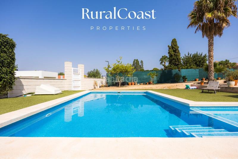 Foto 38ccfa6f-fc52-46f4-888c-1a993dfccbef. Chalet magnifica villa de 500m2, 1200m2 parcela, 6 habitaciones, 3 baños, sótano, calefacción, aire acondicionado y piscina. en Busot