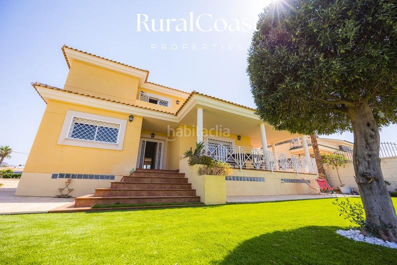 Foto 394dd087-1711-4848-8ec9-0697cecaa4bc. Chalet magnifica villa de 500m2, 1200m2 parcela, 6 habitaciones, 3 baños, sótano, calefacción, aire acondicionado y piscina. en Busot