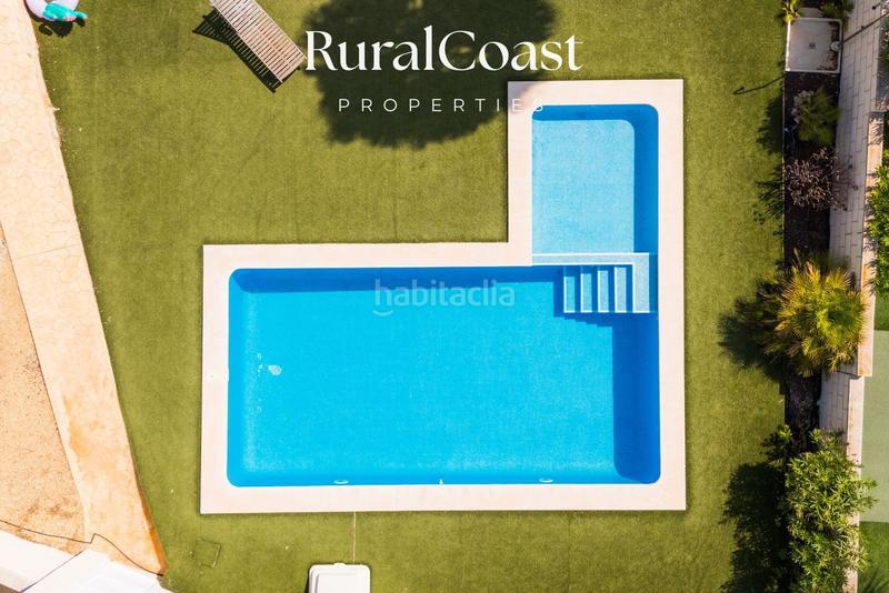 Foto 3aefc21e-5f8b-40c3-b9b3-86c9b200c288. Chalet magnifica villa de 500m2, 1200m2 parcela, 6 habitaciones, 3 baños, sótano, calefacción, aire acondicionado y piscina. en Busot