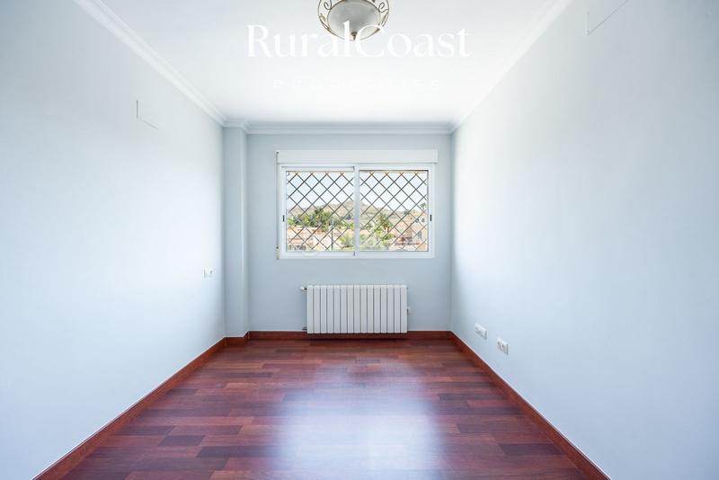 Foto 44237ea4-0aa2-4c92-83c1-e751280e02fc. Chalet magnifica villa de 500m2, 1200m2 parcela, 6 habitaciones, 3 baños, sótano, calefacción, aire acondicionado y piscina. en Busot