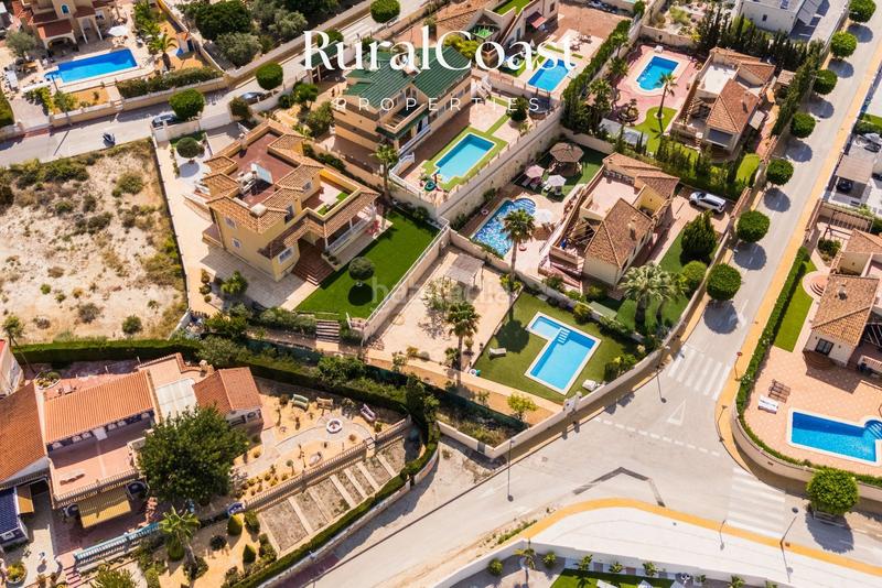 Foto 487996ac-56da-4cbe-827f-e0557cc3d672. Chalet magnifica villa de 500m2, 1200m2 parcela, 6 habitaciones, 3 baños, sótano, calefacción, aire acondicionado y piscina. en Busot