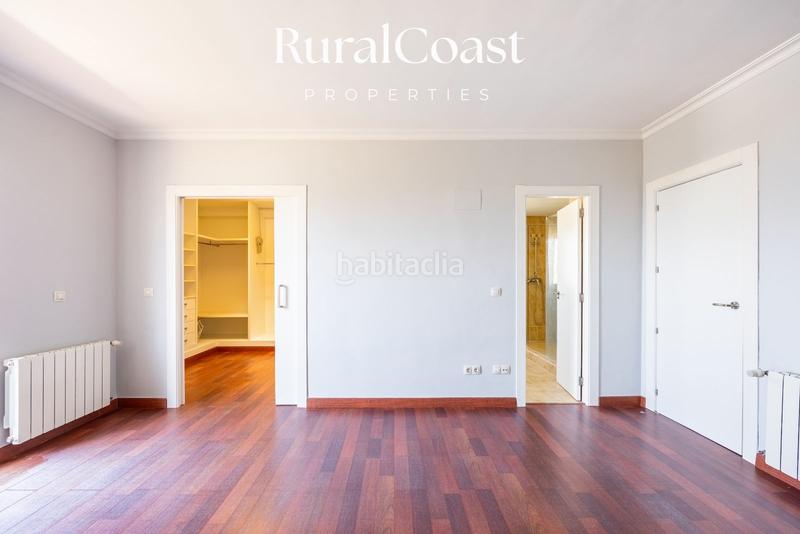 Foto 4e27a2a7-13bb-4635-be02-e61897b1f143. Chalet magnifica villa de 500m2, 1200m2 parcela, 6 habitaciones, 3 baños, sótano, calefacción, aire acondicionado y piscina. en Busot