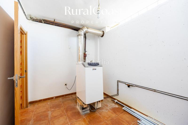 Foto 4ee7ca0f-f164-4b1f-92af-b095d3b068fc. Chalet magnifica villa de 500m2, 1200m2 parcela, 6 habitaciones, 3 baños, sótano, calefacción, aire acondicionado y piscina. en Busot