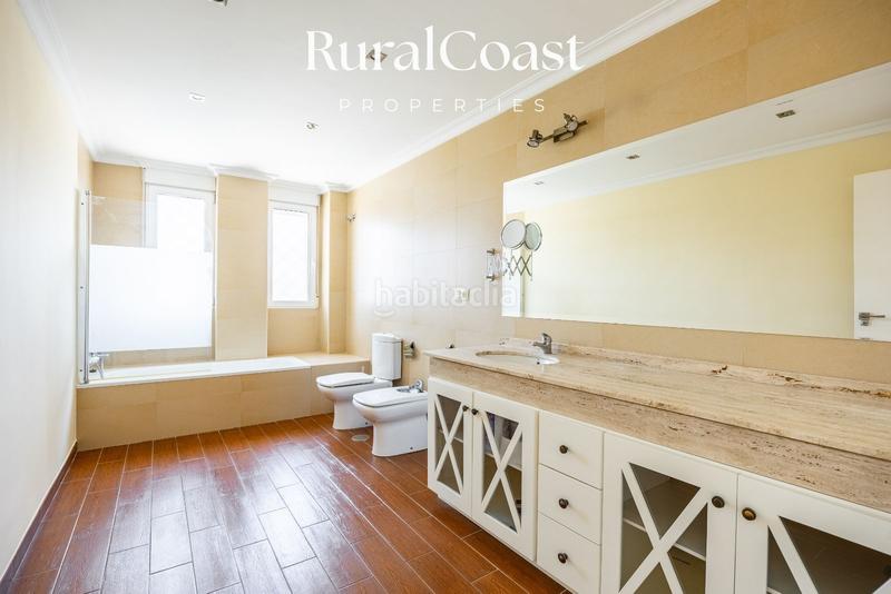 Foto 5519fb57-3482-438e-a93f-a41616a7d766. Chalet magnifica villa de 500m2, 1200m2 parcela, 6 habitaciones, 3 baños, sótano, calefacción, aire acondicionado y piscina. en Busot