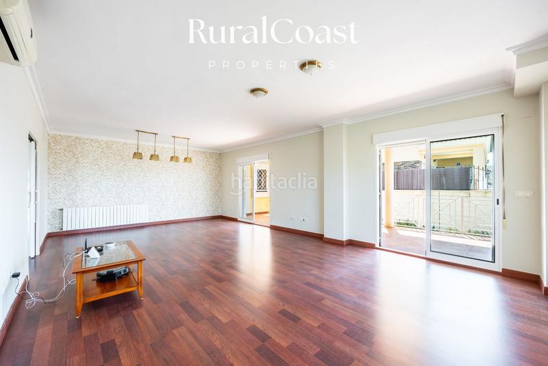 Foto 5f296335-5535-444f-9105-19dc7e111d9b. Chalet magnifica villa de 500m2, 1200m2 parcela, 6 habitaciones, 3 baños, sótano, calefacción, aire acondicionado y piscina. en Busot