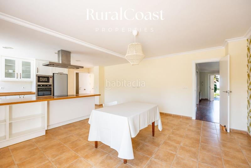 Foto 64774ea3-7d91-43f2-8c44-27d2445bc690. Chalet magnifica villa de 500m2, 1200m2 parcela, 6 habitaciones, 3 baños, sótano, calefacción, aire acondicionado y piscina. en Busot