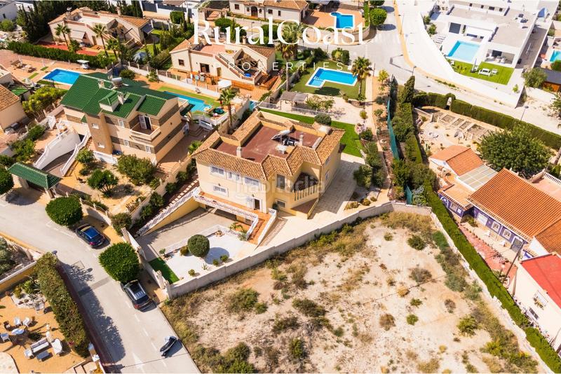 Foto 67938250-9575-46c5-adb9-4268607f271d. Chalet magnifica villa de 500m2, 1200m2 parcela, 6 habitaciones, 3 baños, sótano, calefacción, aire acondicionado y piscina. en Busot