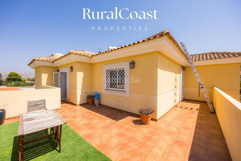 Foto 6b037ee2-cdba-4283-b67c-708a9b29c5fe. Chalet magnifica villa de 500m2, 1200m2 parcela, 6 habitaciones, 3 baños, sótano, calefacción, aire acondicionado y piscina. en Busot