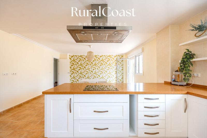 Foto 6c1b33aa-2dd5-446e-af2d-7bd63e04755f. Chalet magnifica villa de 500m2, 1200m2 parcela, 6 habitaciones, 3 baños, sótano, calefacción, aire acondicionado y piscina. en Busot