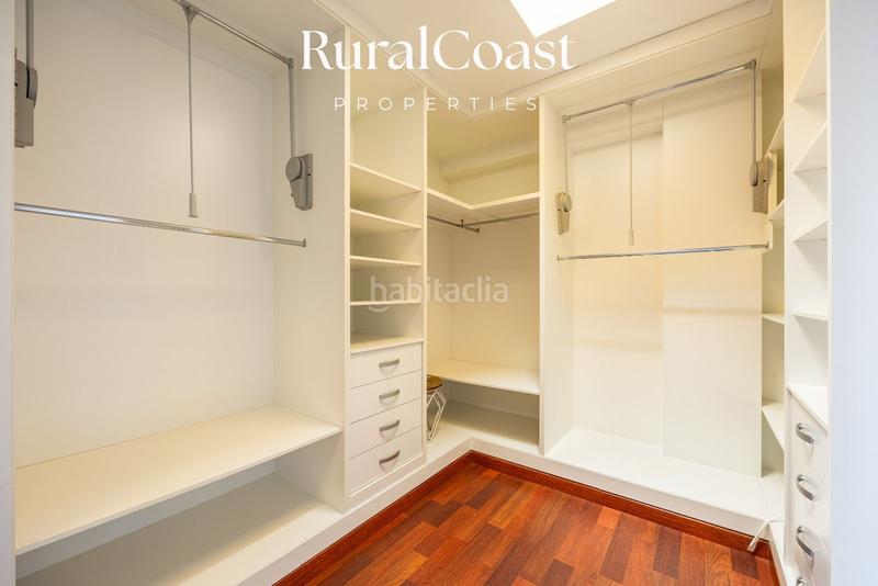 Foto 70ef5eb1-c49f-4ef8-a90e-095f94178416. Chalet magnifica villa de 500m2, 1200m2 parcela, 6 habitaciones, 3 baños, sótano, calefacción, aire acondicionado y piscina. en Busot