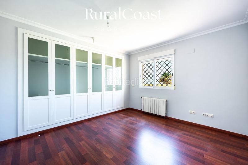 Foto 7e863955-93ad-4ea5-a01f-2903d20de0dc. Chalet magnifica villa de 500m2, 1200m2 parcela, 6 habitaciones, 3 baños, sótano, calefacción, aire acondicionado y piscina. en Busot