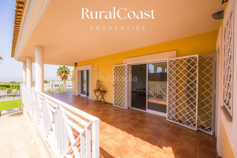 Foto 92486d1f-b90e-4bdc-83cd-eb0f4092d4f7. Chalet magnifica villa de 500m2, 1200m2 parcela, 6 habitaciones, 3 baños, sótano, calefacción, aire acondicionado y piscina. en Busot