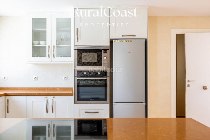 Foto a0f59194-27b7-45df-92ce-61751049181b. Chalet magnifica villa de 500m2, 1200m2 parcela, 6 habitaciones, 3 baños, sótano, calefacción, aire acondicionado y piscina. en Busot