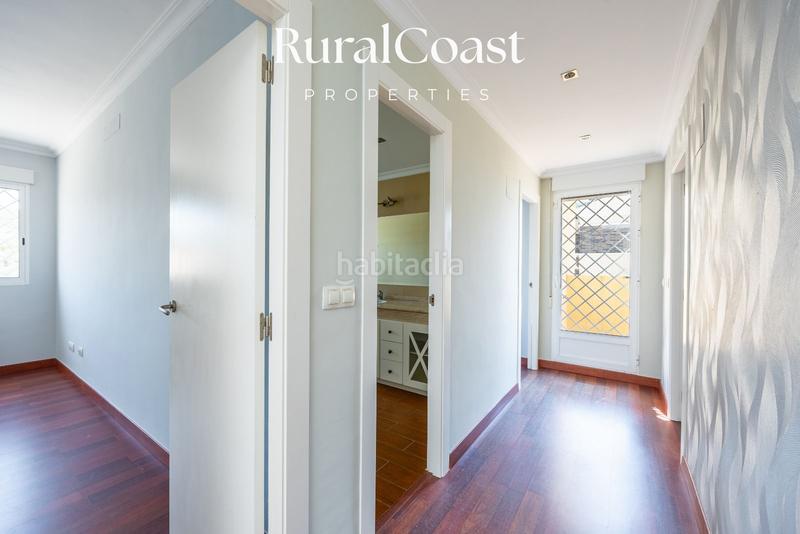 Foto a1573d01-2e58-460e-9689-d197c7f512a6. Chalet magnifica villa de 500m2, 1200m2 parcela, 6 habitaciones, 3 baños, sótano, calefacción, aire acondicionado y piscina. en Busot