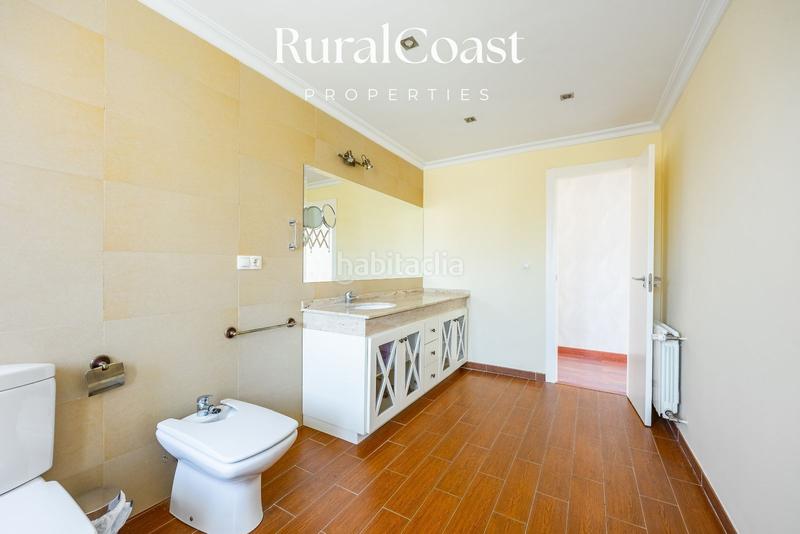 Foto a49707ae-86c2-4d6b-b9c5-7b8458aaf67d. Chalet magnifica villa de 500m2, 1200m2 parcela, 6 habitaciones, 3 baños, sótano, calefacción, aire acondicionado y piscina. en Busot