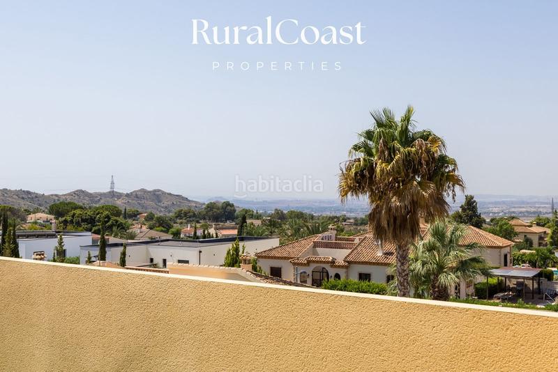 Foto a8e22277-78d5-4ceb-ac91-fc3205b49c02. Chalet magnifica villa de 500m2, 1200m2 parcela, 6 habitaciones, 3 baños, sótano, calefacción, aire acondicionado y piscina. en Busot