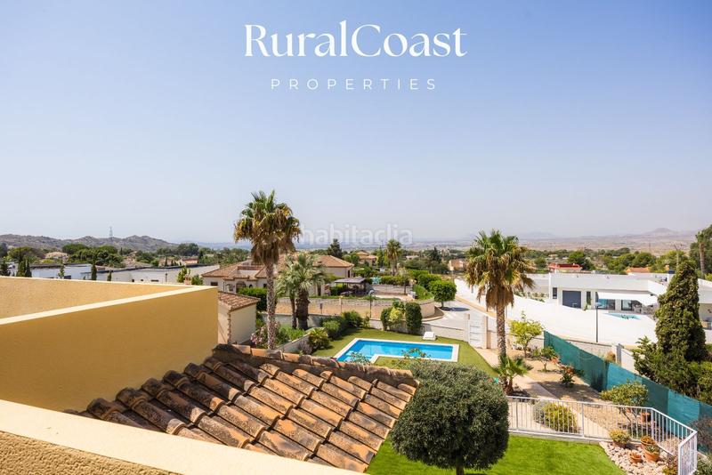 Foto baa65dbd-acb0-48cb-abc6-8d28517a3528. Chalet magnifica villa de 500m2, 1200m2 parcela, 6 habitaciones, 3 baños, sótano, calefacción, aire acondicionado y piscina. en Busot