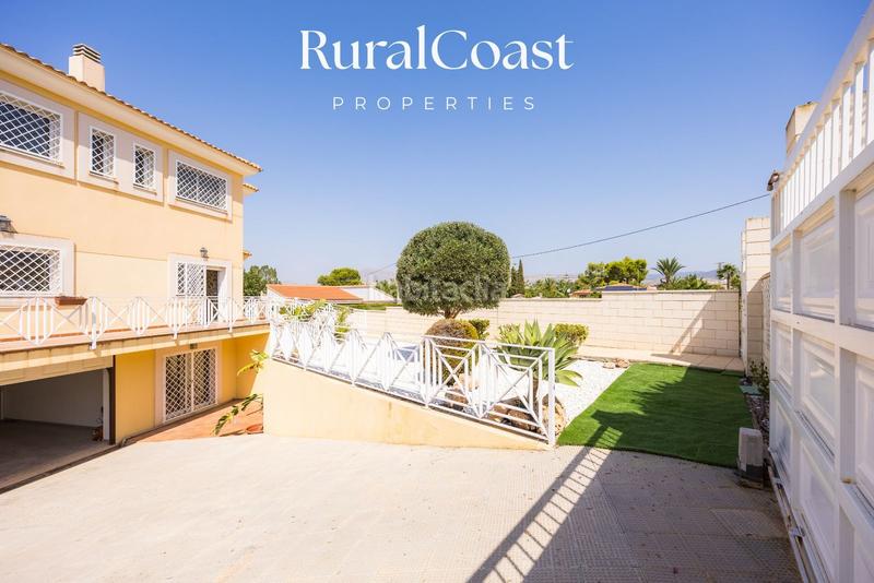 Foto d238613a-7518-47d4-a87d-bfdae71956aa. Chalet magnifica villa de 500m2, 1200m2 parcela, 6 habitaciones, 3 baños, sótano, calefacción, aire acondicionado y piscina. en Busot