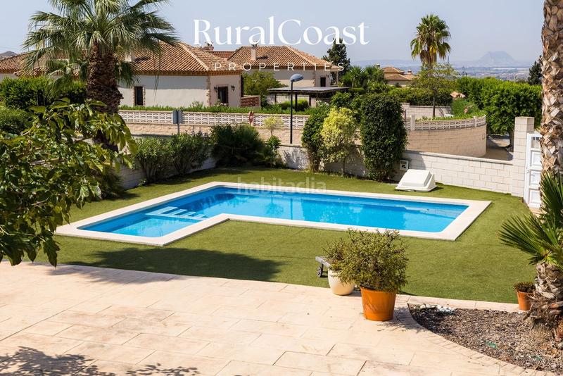 Foto d7f5d8ae-34f4-4053-9a77-02eae84fa469. Chalet magnifica villa de 500m2, 1200m2 parcela, 6 habitaciones, 3 baños, sótano, calefacción, aire acondicionado y piscina. en Busot