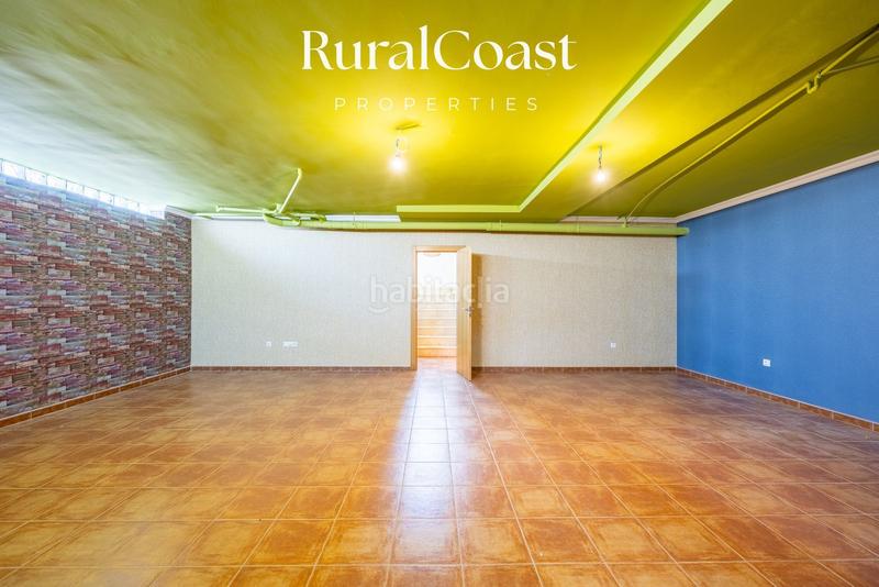 Foto dbd84b6a-1cbd-4851-845f-fc45e9ad22a2. Chalet magnifica villa de 500m2, 1200m2 parcela, 6 habitaciones, 3 baños, sótano, calefacción, aire acondicionado y piscina. en Busot