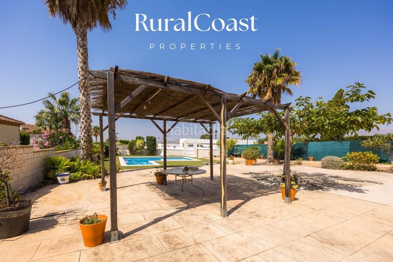 Foto df224104-5c47-473c-8633-f0a5e268fea2. Chalet magnifica villa de 500m2, 1200m2 parcela, 6 habitaciones, 3 baños, sótano, calefacción, aire acondicionado y piscina. en Busot