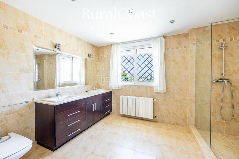 Foto ea6b8f21-e0ce-441c-823c-bc40b8e9da82. Chalet magnifica villa de 500m2, 1200m2 parcela, 6 habitaciones, 3 baños, sótano, calefacción, aire acondicionado y piscina. en Busot