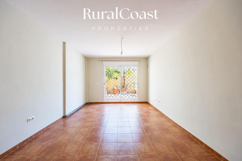 Foto f426f94f-4ae6-4780-ab48-0f17276885a7. Chalet magnifica villa de 500m2, 1200m2 parcela, 6 habitaciones, 3 baños, sótano, calefacción, aire acondicionado y piscina. en Busot