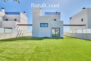 Chalet à Bonalba-Cotoveta. Chalet independiente de 118m2 en el campello. 3 habitaciones. 3