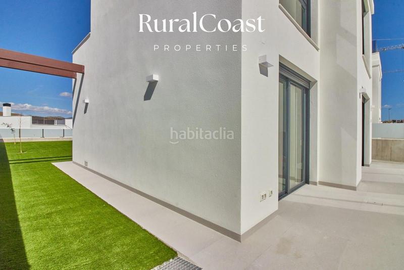 Foto 62340298-3655-4ddb-941d-63b6d93776e3. Chalet  independiente de 118m2 en el campello. piscina privada y vistas al mar y montaña en Mutxamel