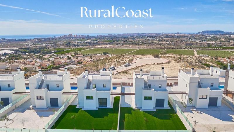Foto 6958cba1-069d-485e-a817-6f104aec54f0. Chalet  independiente de 118m2 en el campello. piscina privada y vistas al mar y montaña en Mutxamel