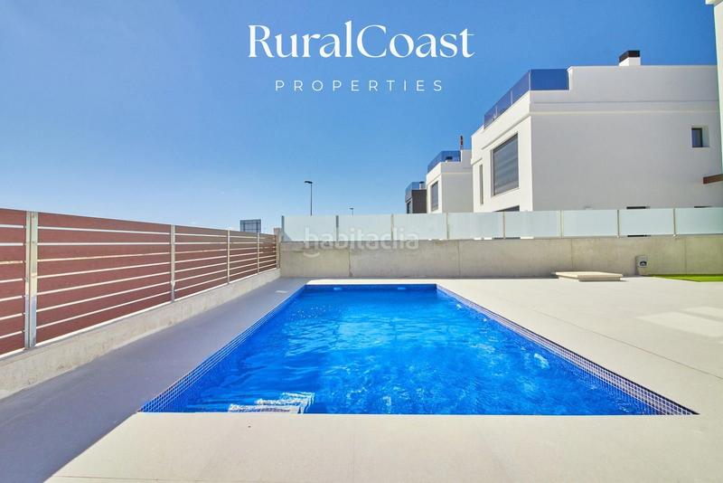 Foto 9e368bf9-f353-4e26-abbc-450dc495810e. Chalet  independiente de 118m2 en el campello. piscina privada y vistas al mar y montaña en Mutxamel