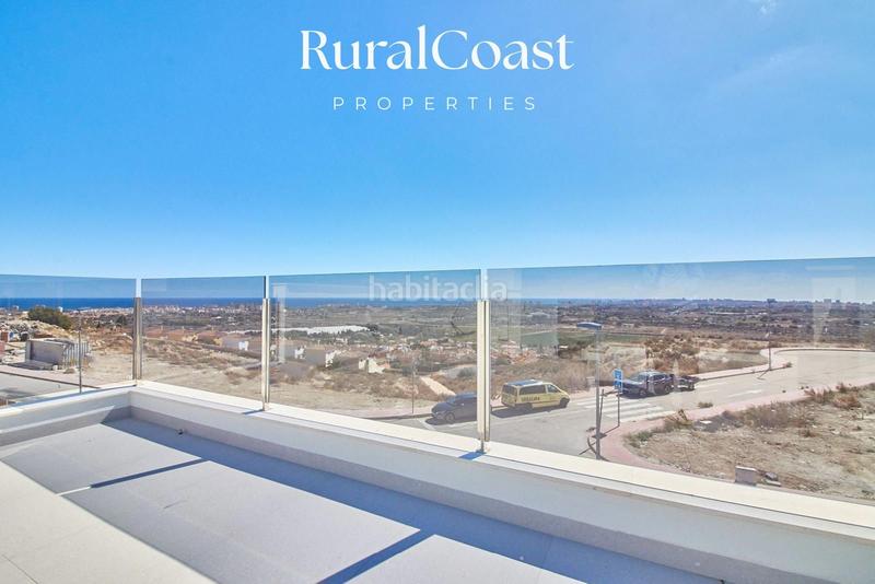 Foto a43ba6fc-8111-401d-b1c3-f8225f3d132c. Chalet  independiente de 118m2 en el campello. piscina privada y vistas al mar y montaña en Mutxamel