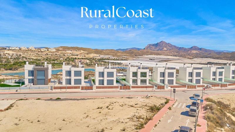 Foto adbd3df2-d73c-4c57-944c-339b4dc64dd0. Chalet  independiente de 118m2 en el campello. piscina privada y vistas al mar y montaña en Mutxamel