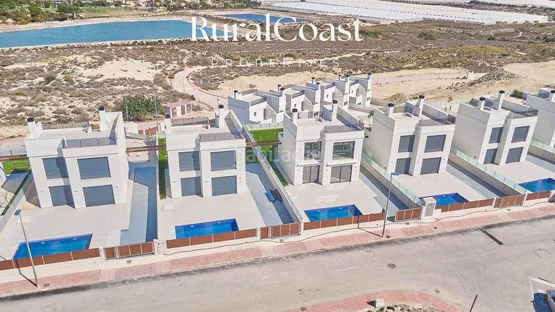 Foto cb3723aa-bb2b-40ce-80d0-77ae4985113c. Chalet  independiente de 118m2 en el campello. piscina privada y vistas al mar y montaña en Mutxamel