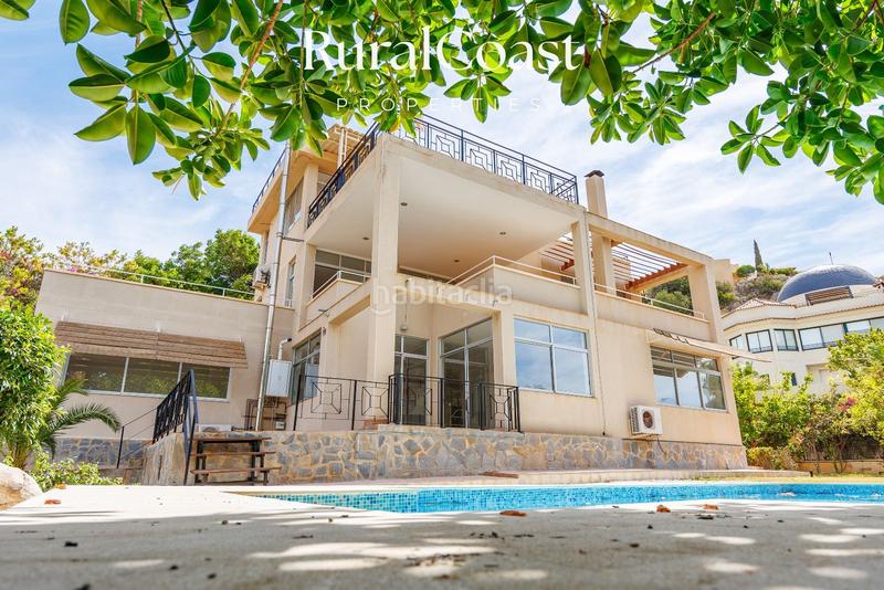 Foto 0347ff42-b984-45ab-b5d0-2f59331be953. Chalet villa exclusiva con licencia de turismo de 4 dormitorios y 4 baños con piscina y vistas al mar y montaña en coveta fumá, el campel en Campello (el)