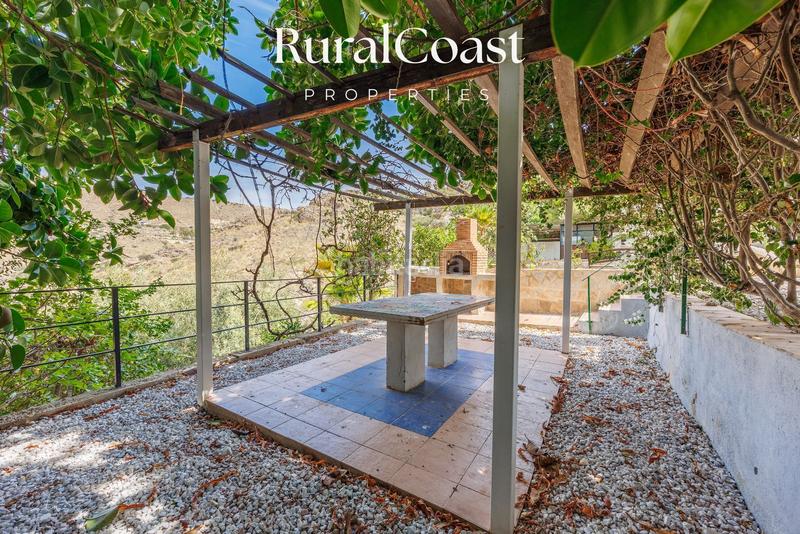 Foto 15e6461a-5fbb-4ff7-ae37-52157926c4e4. Chalet villa exclusiva con licencia de turismo de 4 dormitorios y 4 baños con piscina y vistas al mar y montaña en coveta fumá, el campel en Campello (el)