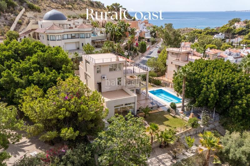 Foto 1ce6299a-337c-47c3-9587-be680b64a340. Chalet villa exclusiva con licencia de turismo de 4 dormitorios y 4 baños con piscina y vistas al mar y montaña en coveta fumá, el campel en Campello (el)