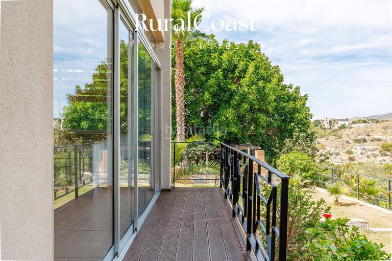 Foto 49443615-c2d1-4182-bf88-5ecd85e8ca1a. Chalet villa exclusiva con licencia de turismo de 4 dormitorios y 4 baños con piscina y vistas al mar y montaña en coveta fumá, el campel en Campello (el)