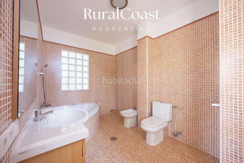 Foto aab53ae0-1f37-44e3-802b-8655a36a4b30. Chalet villa exclusiva con licencia de turismo de 4 dormitorios y 4 baños con piscina y vistas al mar y montaña en coveta fumá, el campel en Campello (el)