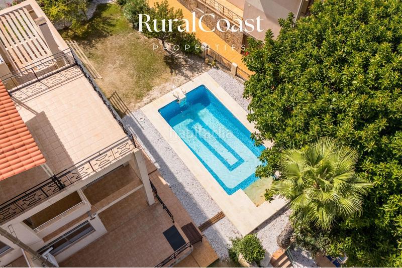 Foto ab66c79d-b7e1-4a58-a3f1-ba985d47066c. Chalet villa exclusiva con licencia de turismo de 4 dormitorios y 4 baños con piscina y vistas al mar y montaña en coveta fumá, el campel en Campello (el)