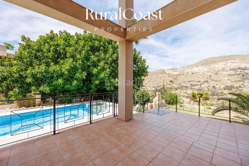 Foto beb0074c-e1e2-496a-a021-54abcb3d3bfe. Chalet villa exclusiva con licencia de turismo de 4 dormitorios y 4 baños con piscina y vistas al mar y montaña en coveta fumá, el campel en Campello (el)